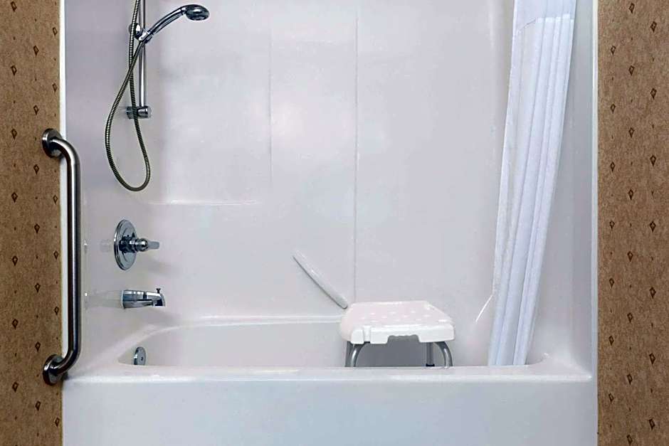 Days Inn & Suites by Wyndham Brooks