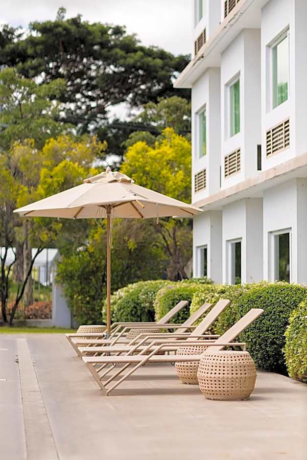 Microtel by Wyndham South Forbes near Nuvali