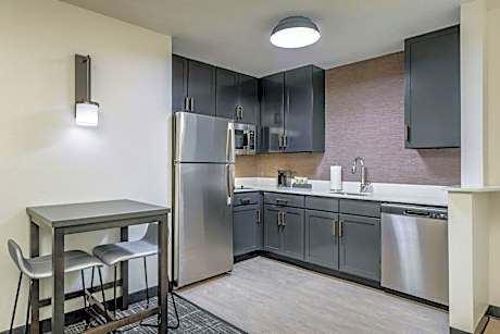 One-Bedroom King Suite with Sofa Bed - Non-Smoking