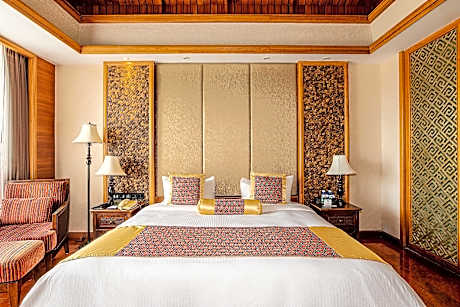 Lake View Queen Room
