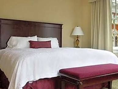 King Room with King Bed - Non-Smoking