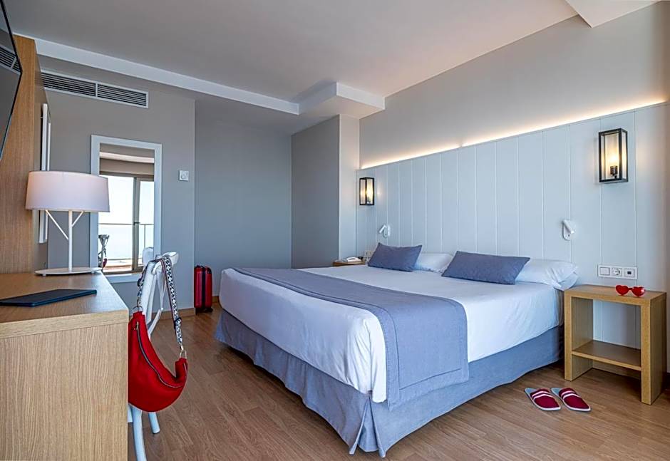Photo 1 of 5 of Junior Suite, Sea View