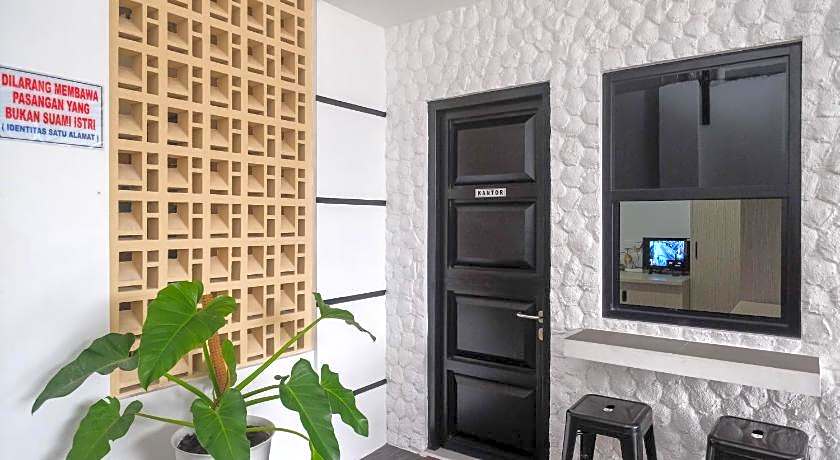 RedDoorz Syariah near Perempatan Kartasura