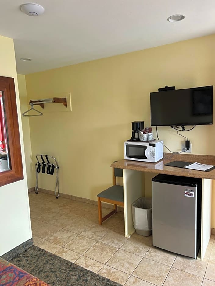 All Star Inn & Suites