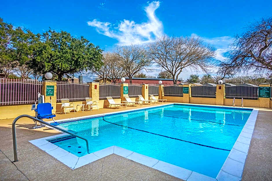 La Quinta Inn & Suites by Wyndham Beeville