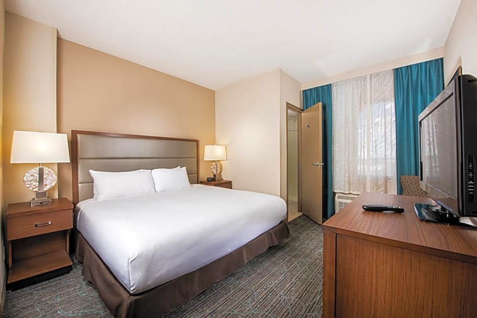 DoubleTree by Hilton Hotel West Palm Beach Airport
