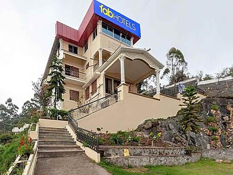 Fabhotel New Clouds Resort