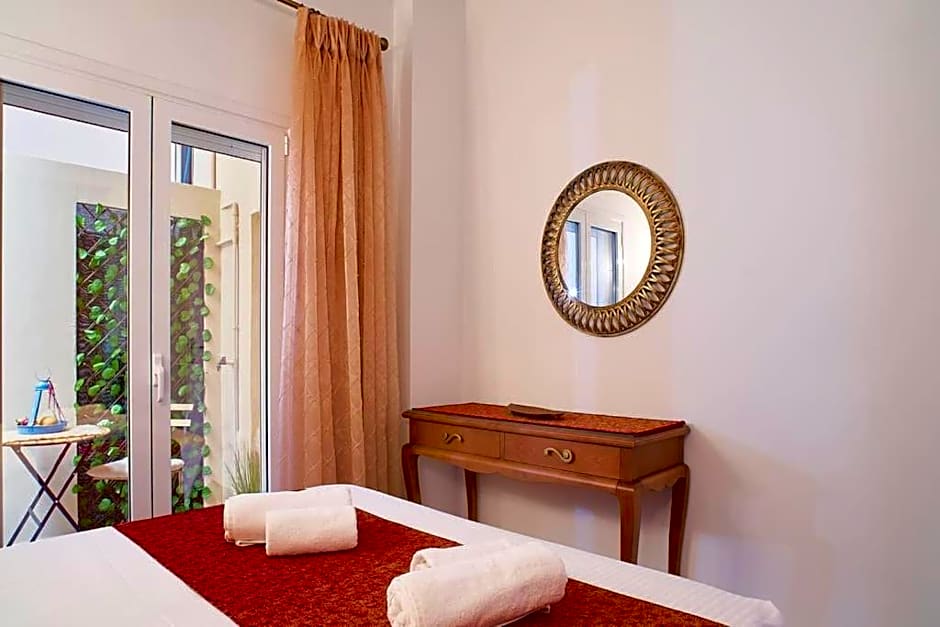 Modern Luxury Studio Near Beach & Old Harbor Fast WiFi Private Veranda