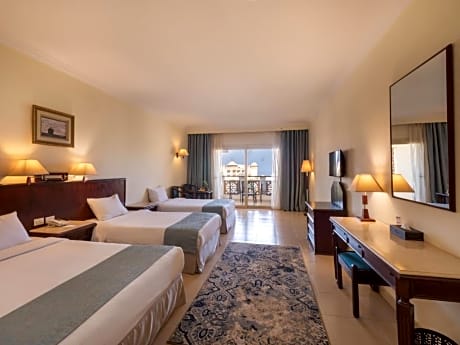 Family room capacity 2