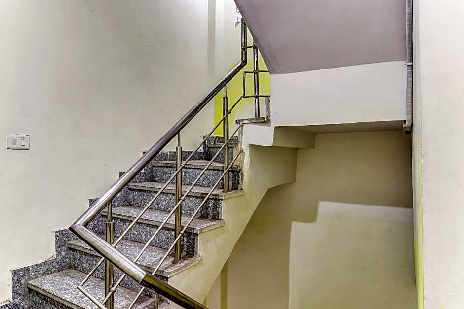Hotel Cozy Stay by Oyo – Delhi, NY