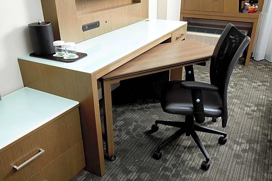 Courtyard by Marriott Akron Downtown