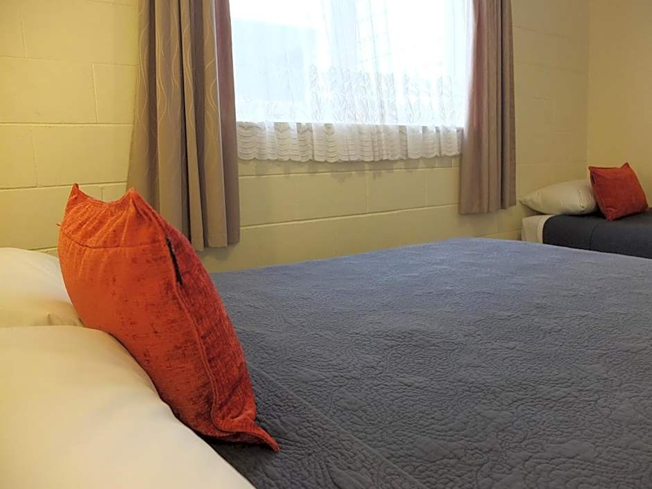 Colonial Court Motel