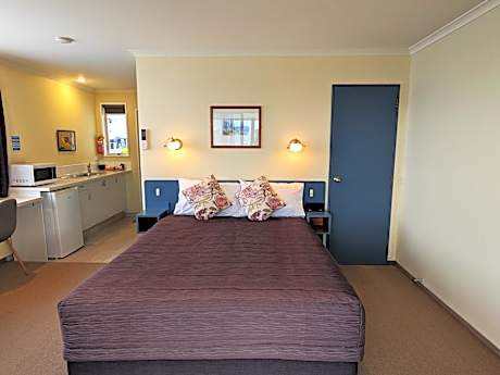 Standard Queen Studio