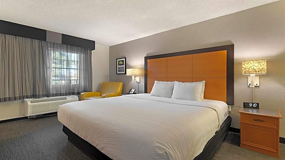 Howard Johnson by Wyndham Sacramento Downtown