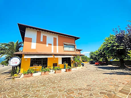 Hotel Meublè Tenesi