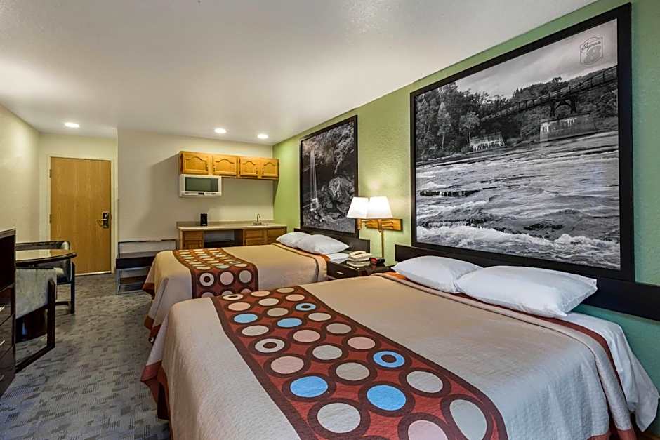 Super 8 by Wyndham Uniontown PA