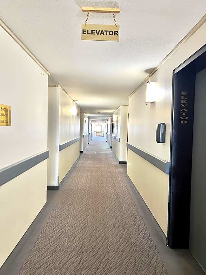 Super 8 by Wyndham Whitecourt