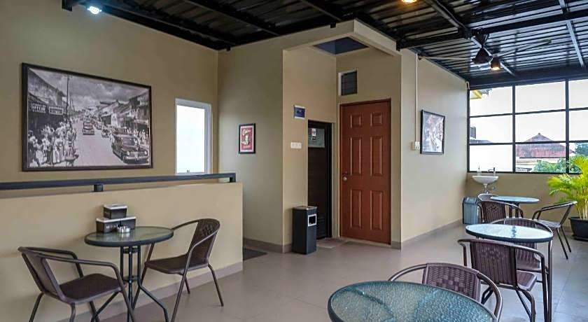 SANS Hotel Empress Simpang Lima