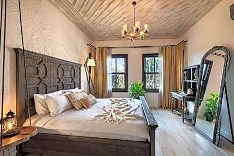 Romantic Room with Bathtub