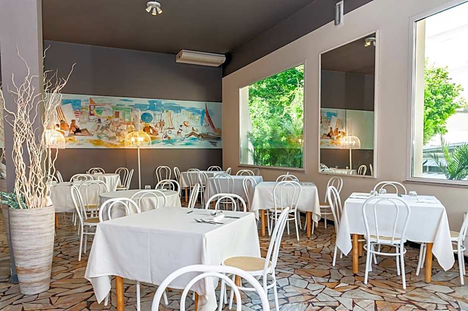 HOTEL TRIONFAL - Fronte Mare - Vicinissimi al Centro