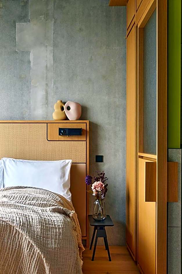 Locke at East Side Gallery