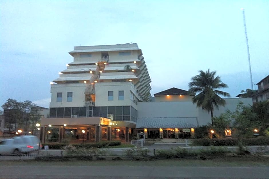 Paradorn Inn
