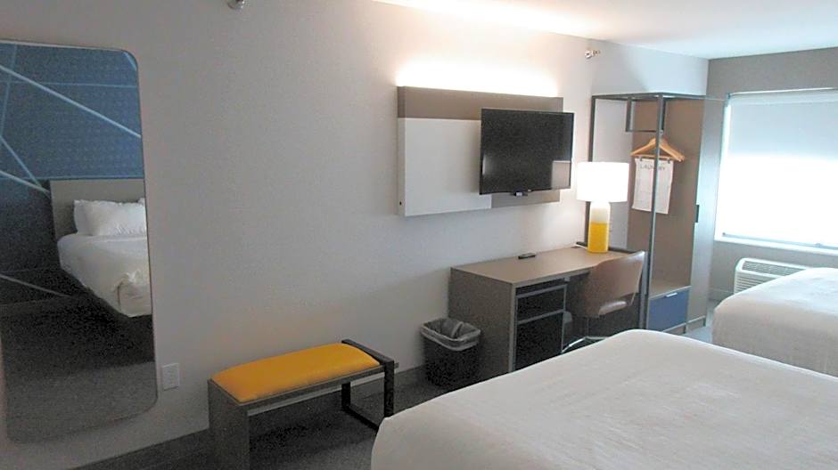 Comfort Inn & Suites Grand Forks near Alerus Center