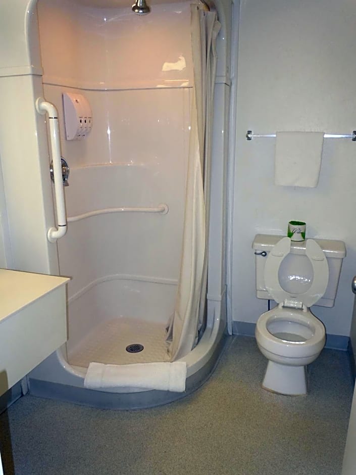 Travelodge by Wyndham Grand Rapids North