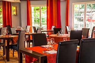 Logis Hotel le Petit Manoir Rest. la Tonnelle