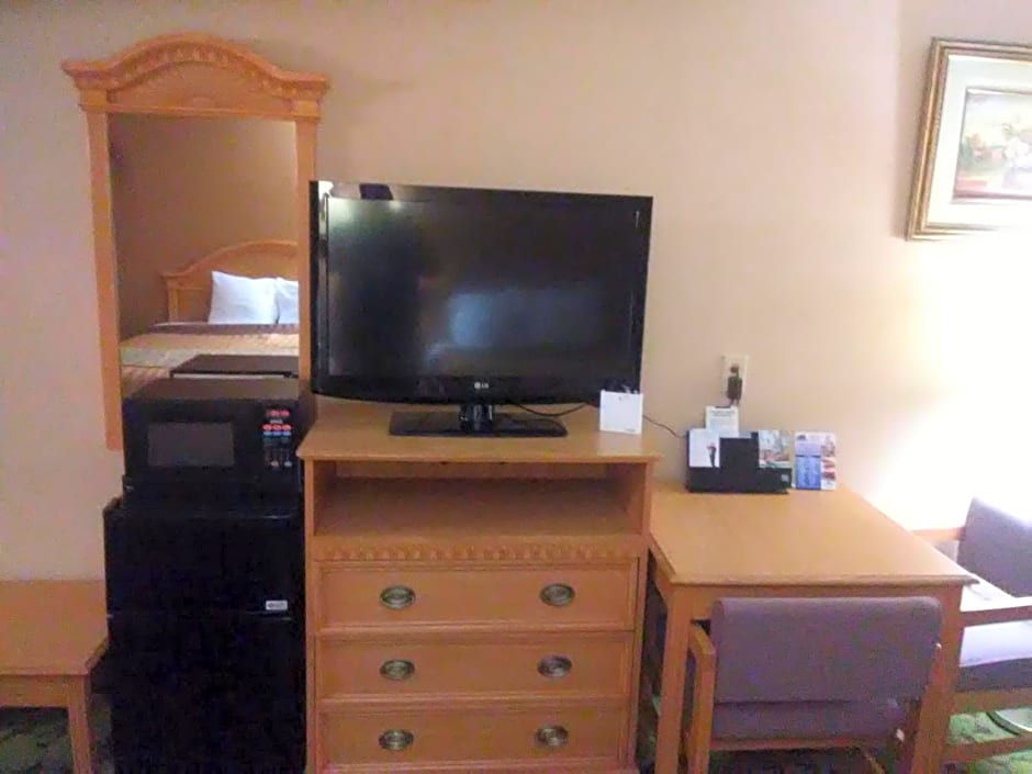Travelodge by Wyndham Bloomington