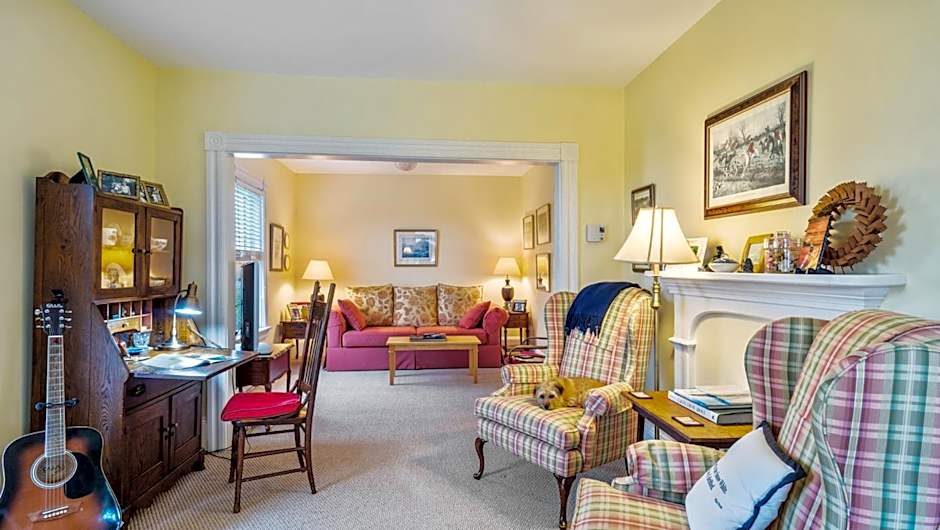 Bayview Pines Country Inn B&B