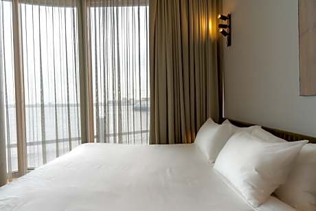 Junior Suite Double or Twin – Riverfront View