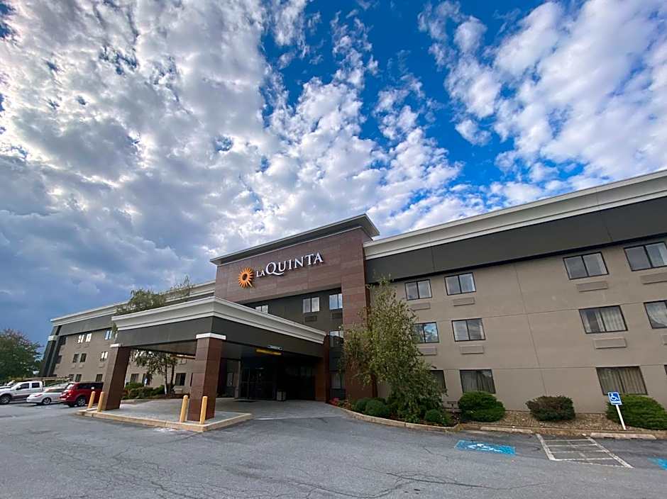 La Quinta Inn & Suites by Wyndham Harrisburg Airport Hershey