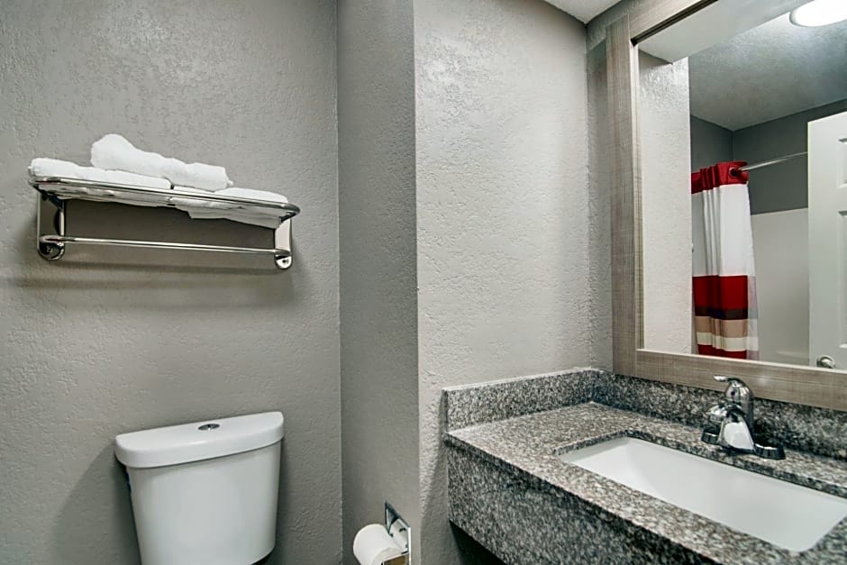 Red Roof Inn & Suites Pensacola-NAS Corry