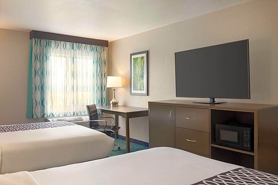 La Quinta Inn & Suites by Wyndham Peru Starved Rock St Park 