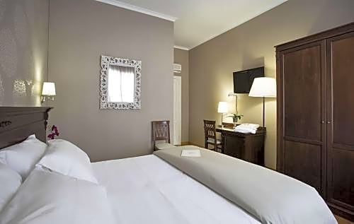 Smart Hotel Gallery House