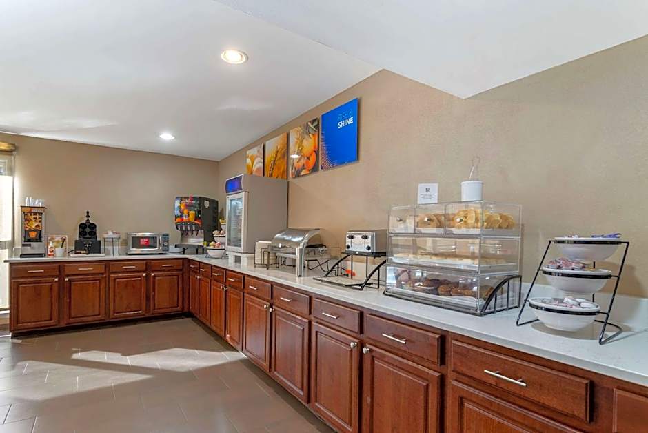 Comfort Inn & Suites - near Robins Air Force Base Main Gate