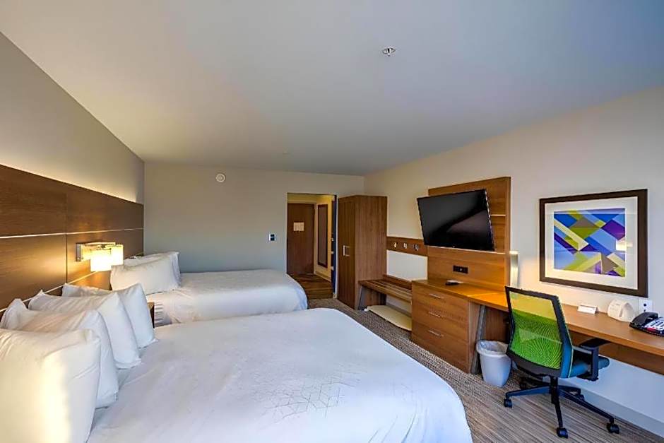 Holiday Inn Express & Suite Milroy - Reedsville By IHG