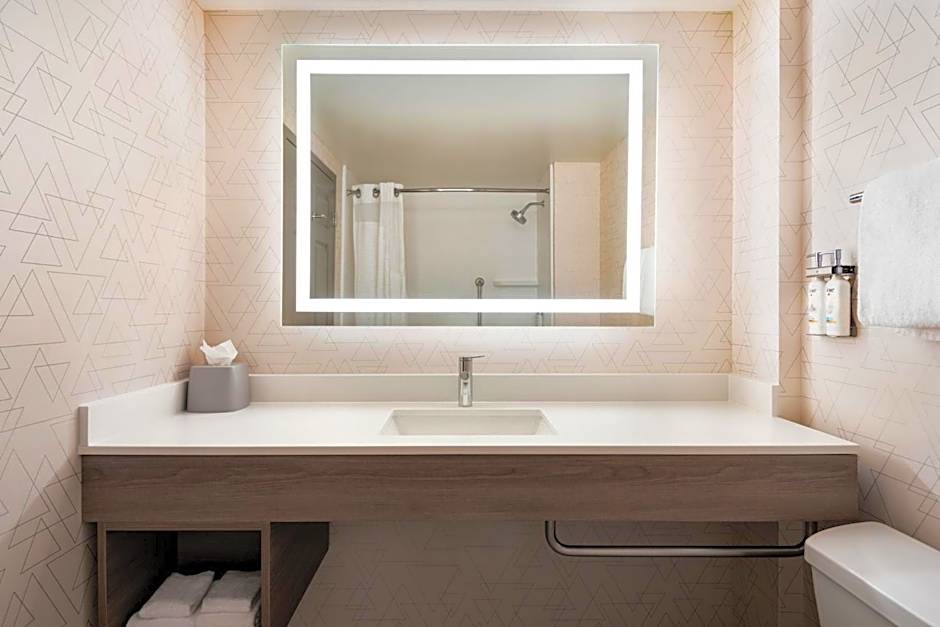 Holiday Inn Express & Suites Mobile West - I-10 By IHG