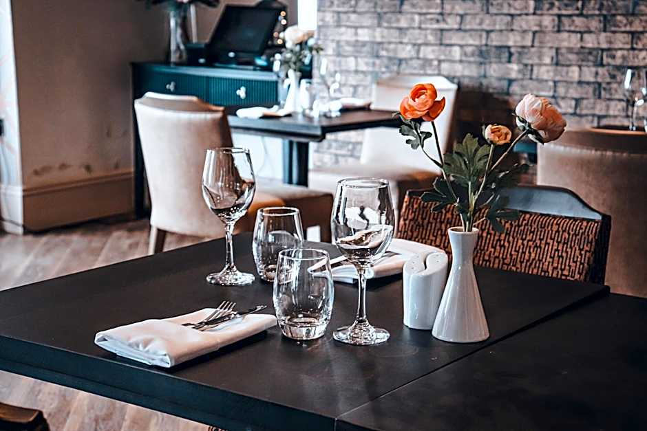 Thames Riviera Hotel