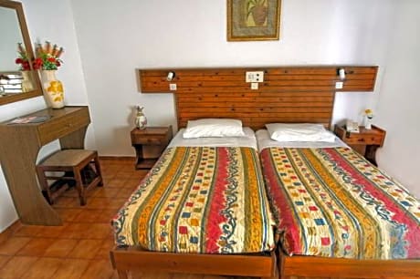 TWO BEDROOM APARTMENT FOR 2-4 PAX