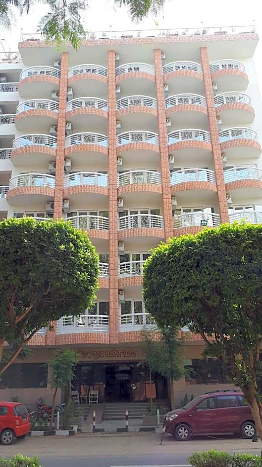 New Pola Hotel