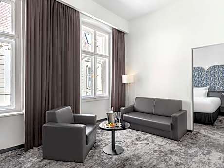 Junior Suite with One King Bed and Sofa