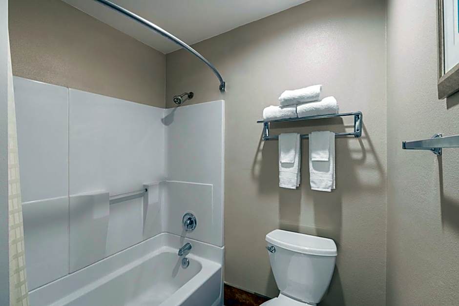 Ramada Bayside Inn & Suites Eureka