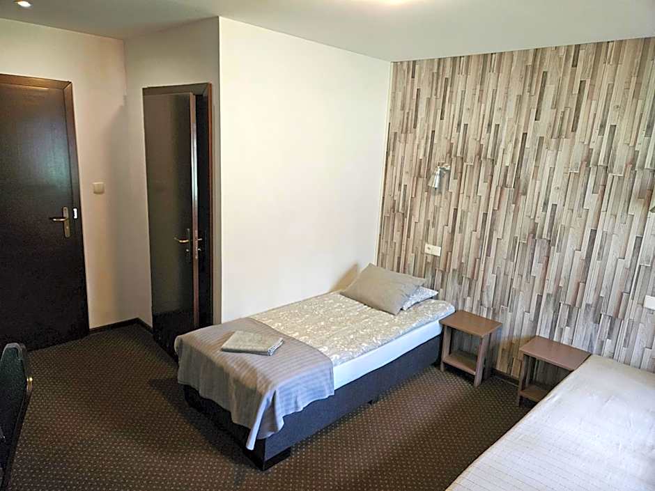 Photo 1 of 5 of Double Room