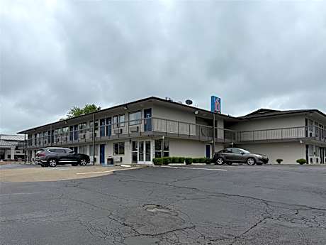 Motel 6-Murfreesboro, TN