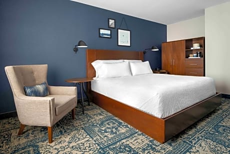 Traditional Guest room with 1 King bed