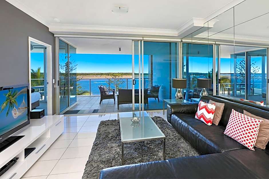Silvershore Apartments on the Broadwater