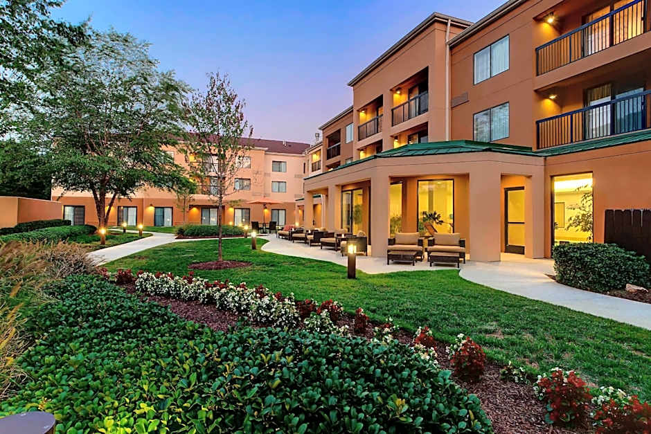 Courtyard by Marriott Richmond Airport