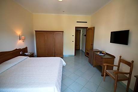 Double or Twin Room with Balcony and Garden View